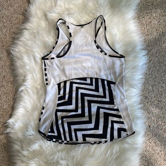 Nike dri fit tank athletic tank top small design Aztec black white - Picture 5 of 5